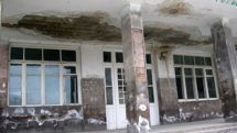 Քայքայված ու մաշված. Արտաբույնքի դպրոցի մեծ դասասենյակները տաքացնել չի լինում, ջեռուցումը դուրս է ցնդում