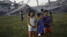 Typhoon Haiyan: Plight of survivors 'bleak' despite aid effort