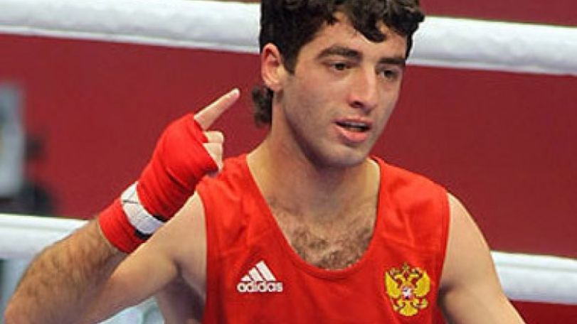 Миша Алоян стал двукратным чемпионом мира по боксу
