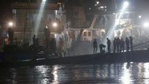 China ship capsize: Hopes fade of finding Yangtze survivors    