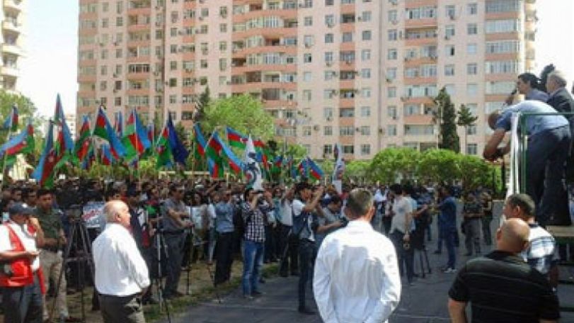 Митинг оппозиции под лозунгом «Спасемся!» в Баку… Один инвалид  войны повесился,  другой – совершил самосожжение
