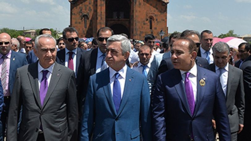 Президент Армении присутствовал на церемониях освящения церквей в Севане и Арташате