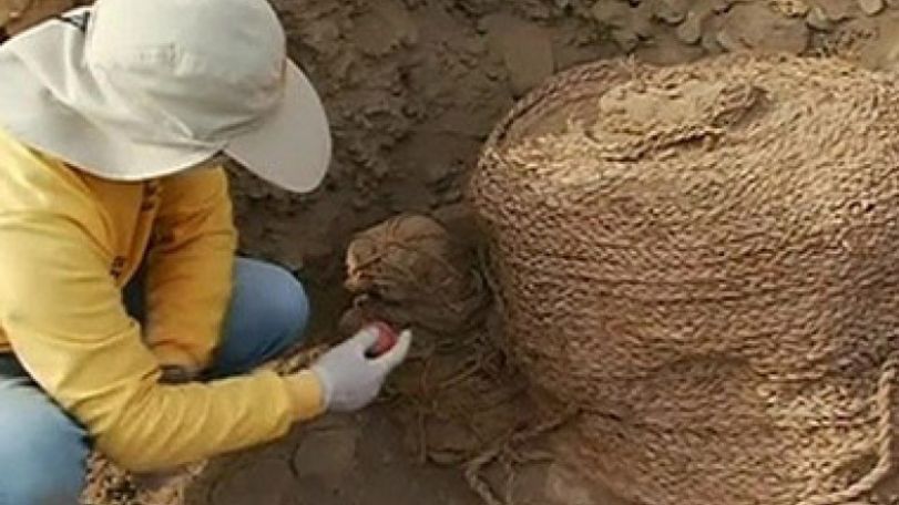 Ancient mummies found in Lima suburb