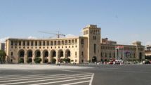 Для участия в конкурсе на лучший проект по реконструкции Площади Республики в Ереване представлено 13 работ 