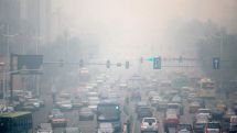 Heavy smog closes schools, airport in northeast China