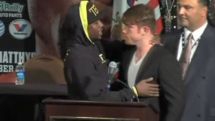 Floyd Mayweather beats Saul Alvarez 