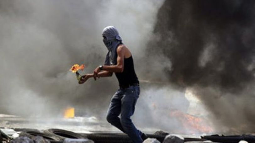 Israeli forces open fire at Palestinian camp