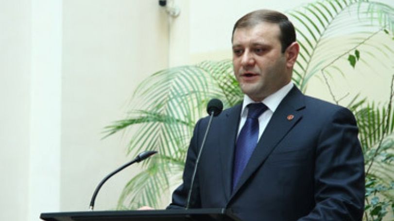 Քաղաքապետ. Մինչև օգոստոսի 30-ն ապահովել տարրական դասարանների աշակերտների անվճար դասագրքերի բաշխումը