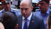 Активисты требуют от главы Минобразования Армении признать недействительным решение о повышении платы за обучение