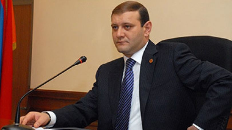 Ապահարզան սրճարանատերերի հետ. Տարոն Մարգարյանն անցել է գործի (տեսանյութ)