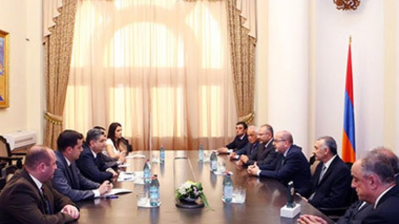 Prime Minister meets with Homenetmen leadership