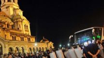 Болгария: полиции удалось освободить депутатов и министров из здания парламента