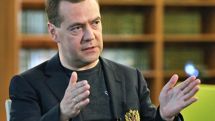 Медведев: Россия вела себя благородно, стараясь не вставлять палки в колеса и так несущейся под откос экономике Украины 