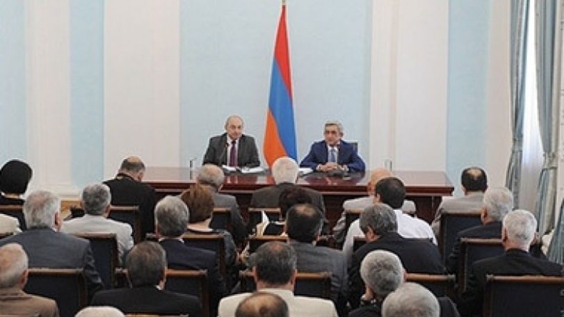 President meets with Public Council members
