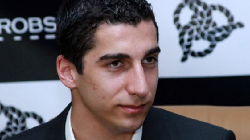 Mkhitaryan inks 3-year deal with Borussia Dortmund
