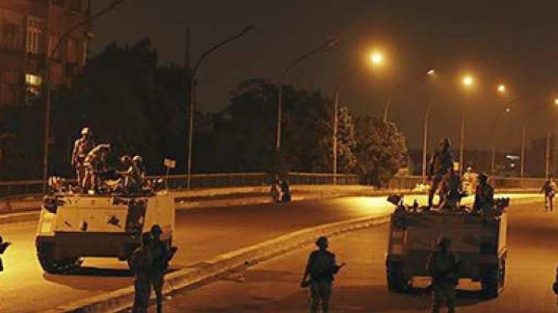 Egypt army permits 'peaceful protest' amid Morsi anger