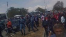 Residents of Armavir province hold protest against non-existing ban on apricot export to Georgia