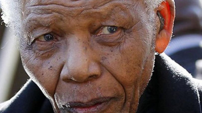Nelson Mandela continues to recover 