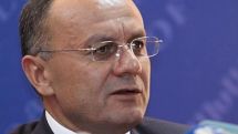 Министр обороны Армении ответил на вопрос о том, как он относится к «скосившим» от армии депутатам парламента