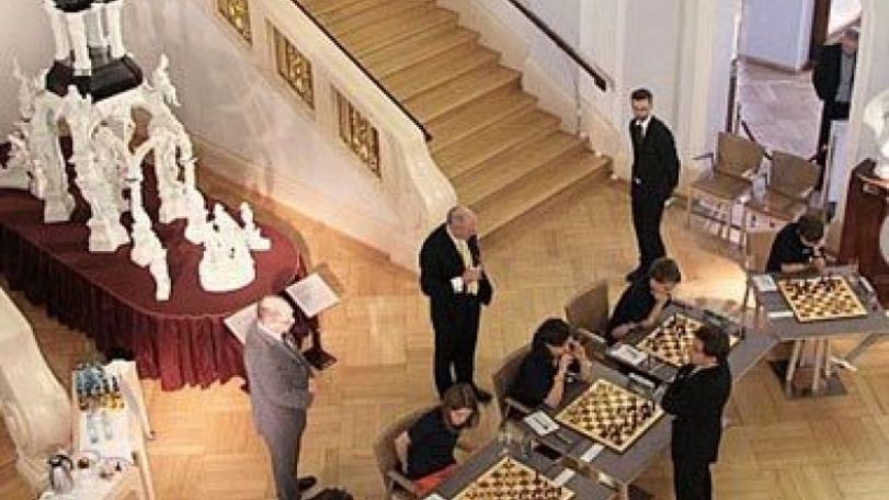 Aronian wins simultaneous game at Porcelain Museum