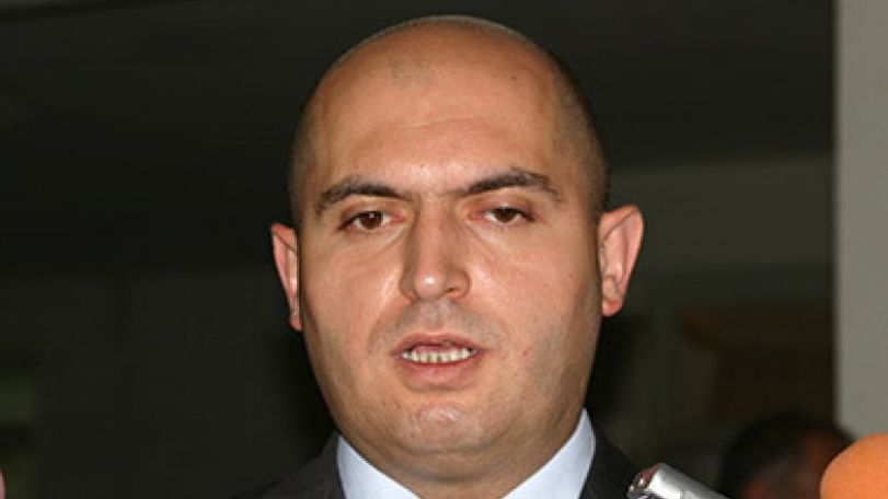 «Դուք մեկ երեխայի մասին եք մտածում, ես 15 հազարի». Աշոտյանը` դիմորդների ծնողներին