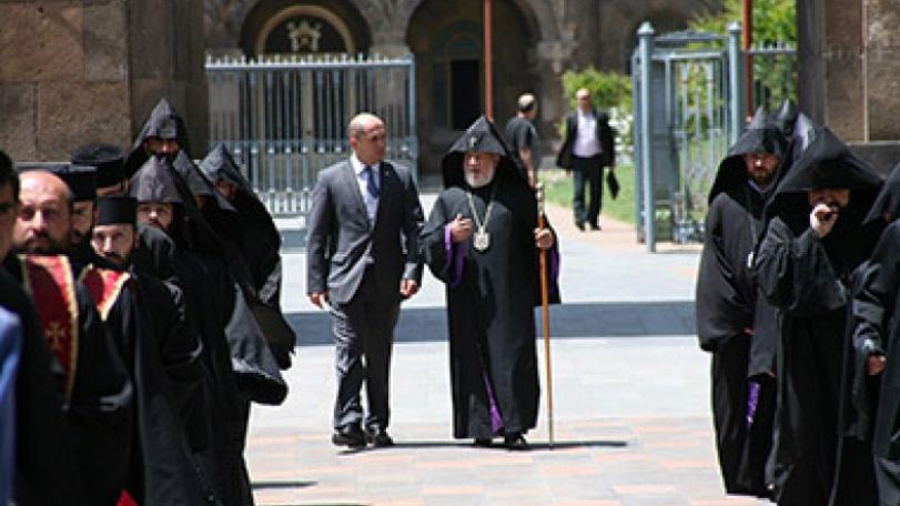 Սուրբ Էջմիածնում պարգևատրեցին այս տարվա լավագույն դաստիարակներին և մանկապարտեզի տնօրեններին