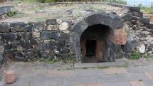 Աղձքի հայոց արքաների դամբարանից գտնվել են սելադոնից պատրաստված հախճապակե անոթներ