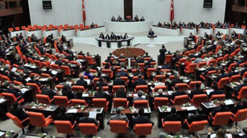 Накануне парламентских выборов в Турции у офисов прокурдской партии прогремели взрывы: есть раненые  