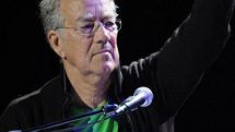 В возрасте 74 лет ушел из жизни один из основателей группы The Doors Рэй Манзарек