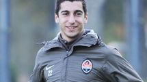 Henrikh, shoot!