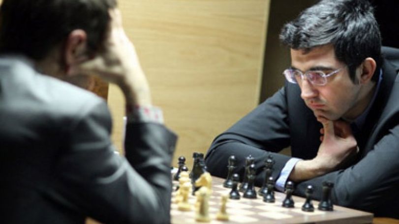 Candidates: Carlsen grinds down Radjabov to catch Kramnik in first place, Aronian draws with Grischuk 
