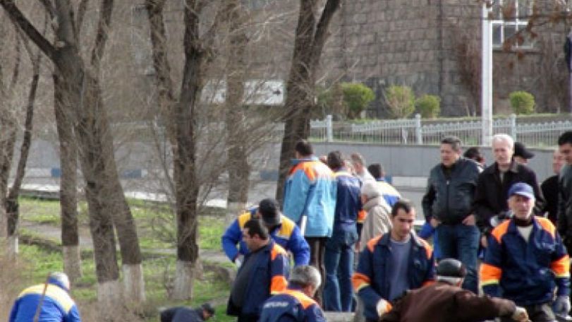 Երևանում լծվել են քաղաքը մաքրելու գործին (Լուսանկարներ)