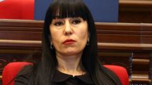 Депутат парламента Армении Наира Зограбян: Для мэрии Еревана книги – это обычная макулатура