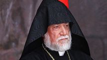 Aram I discusses Sis Catholicosate lawsuit with Taner Akcam