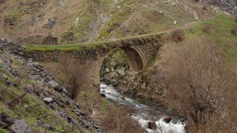 11-րդ դարի Գառնու կամուրջը կորցրել է իր նախնական տեսքը… Ժամանակն է «մեղավոր»