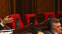 В парламенте Армении развернулись страсти вокруг принятого законопроекта по борьбе с депутатами-прогульщиками