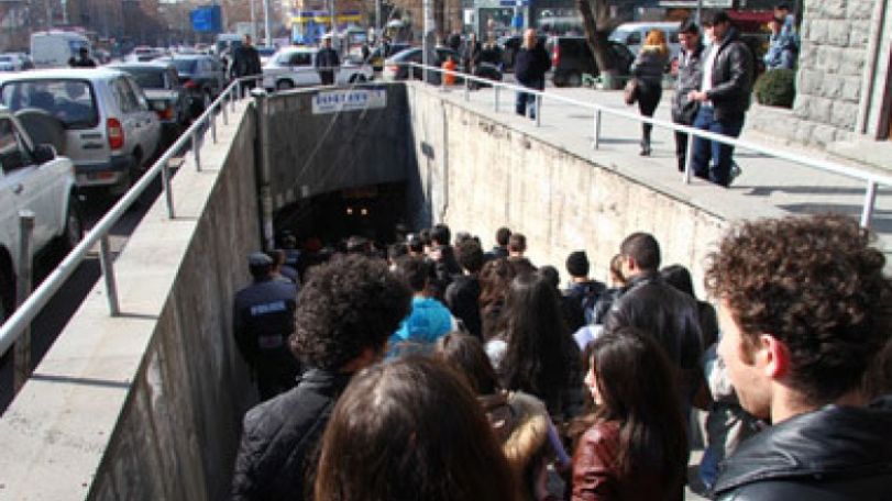 Դասադուլի կոչերով շրջում են բուհից բուհ (լուսանկարներ)