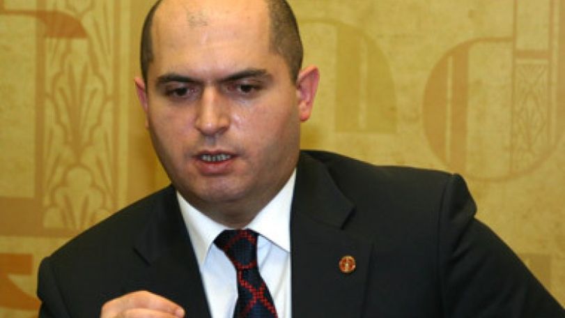 «ԲՀԿ-ն, ՀԱԿ-ը և ՀՅԴ-ն շատ պատեհ պահի, շատ գեղեցիկ ձևով Րաֆֆի Հովհաննիսյանին կհանեն բեմահարթակից». Աշոտյան