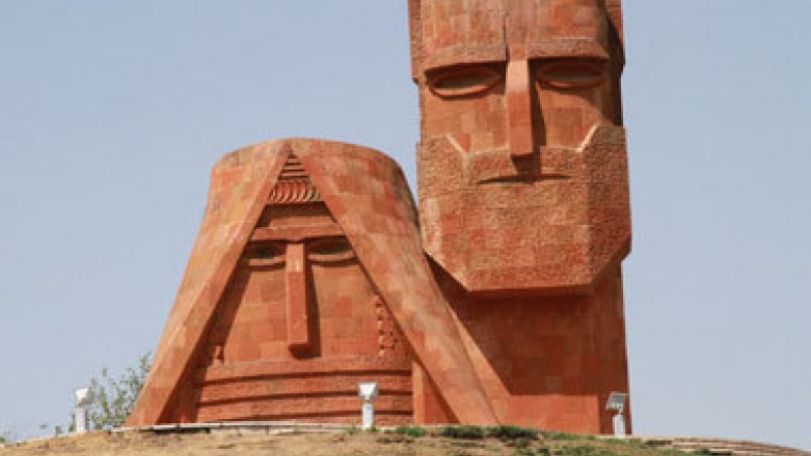 Вопреки политике «белого геноцида» СССР на сегодня в НКР широко распространяются национальные традиции 