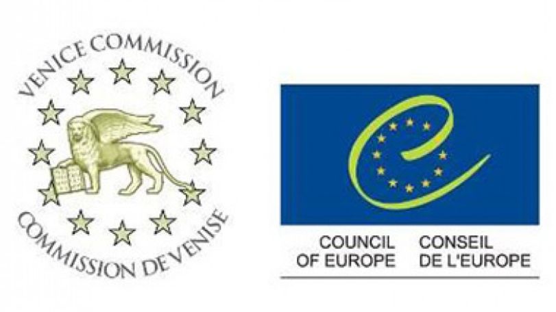 Վենետիկի հանձնաժողովը գովաբանել է սահմանադրության նախագիծը և որոշ փոփոխություններ առաջարկել