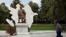 В столице Мексики сняли памятник Гейдару Алиеву. Неугодный монумент отправлен на склад 