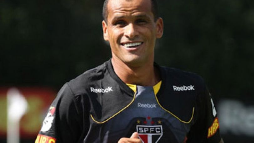 Rivaldo signs with Sao Caetano