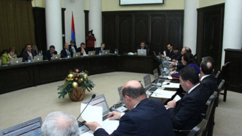 В Армении с 2013г. при рождении второго и следующего ребенка семья будет получать 430 тыс. драмов