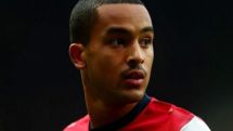 Walcott to extend Arsenal contract until 2017