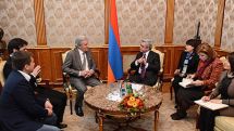 Президент Армении Серж Саргсян принял посетившего Ереван звезду мирового кино Алена Делона