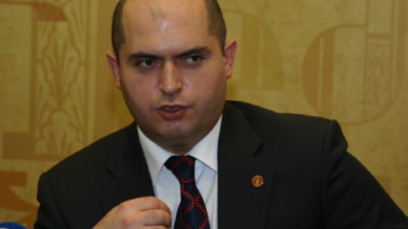 Աշոտյանը հետաքրքրվել է, թե ինչպիսի օգնության կարիք ունի սիրիահայ երեխաների դպրոցը