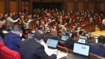 Большинство фракций парламента Армении против проекта госбюджета на 2013 год