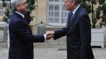French Prime Minister willing to encourage entrance of French companies into free economic zones in Armenia
