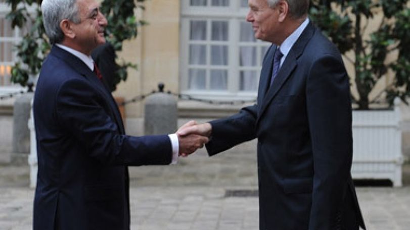 French Prime Minister willing to encourage entrance of French companies into free economic zones in Armenia
