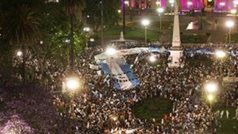 Demonstrators bang pots, pans to protest Argentina's policies